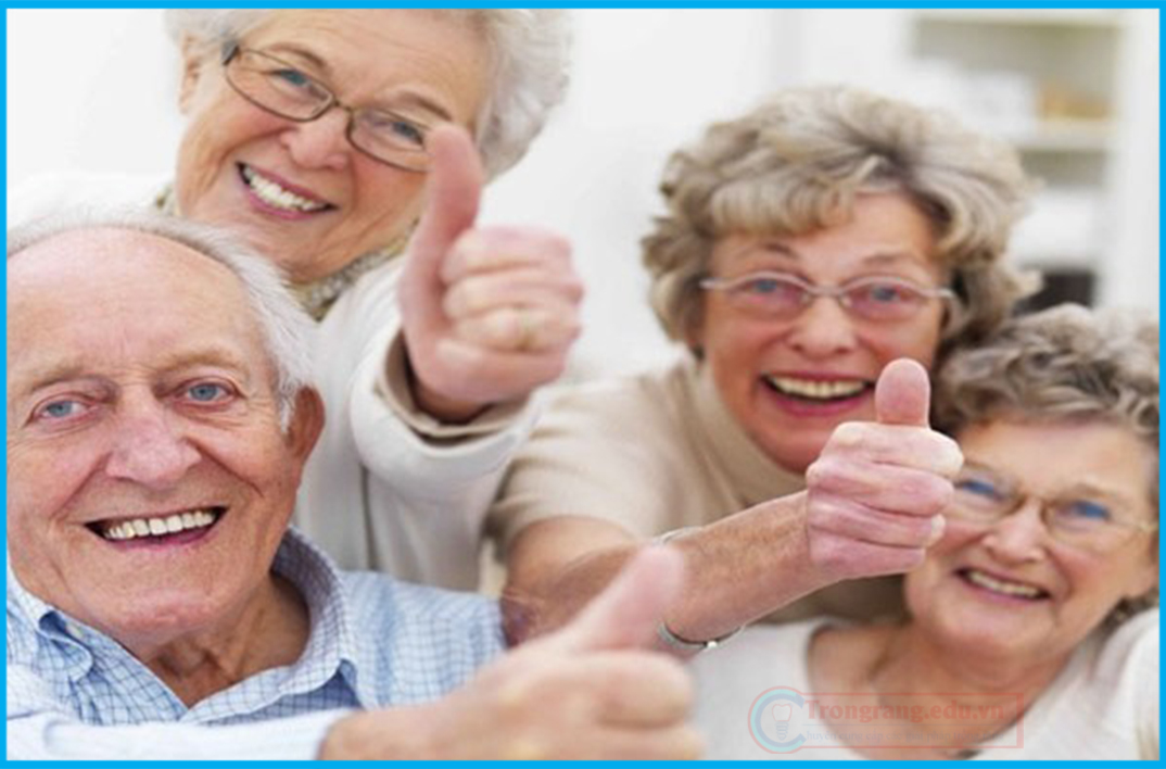 tháo lắp nhựa cứng, thích hợp với người cao tuổi